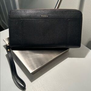 Fossil Logan Black Pebbled Zip-Around Wallet Wristlet with Gold Logo